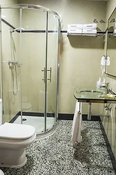 Готель De Faroles 2*